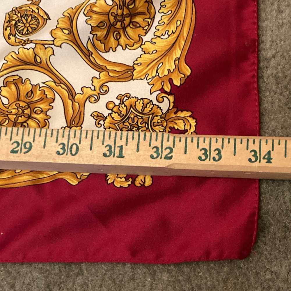 Elegant Red and Gold Baroque Style Scarf - Picture 15 of 15